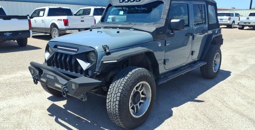 2015 Jeep Wrangler Sport, photo 1 of 12