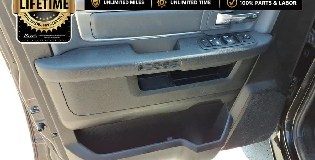 2024 RAM 1500 Classic SLT thumbnail 8