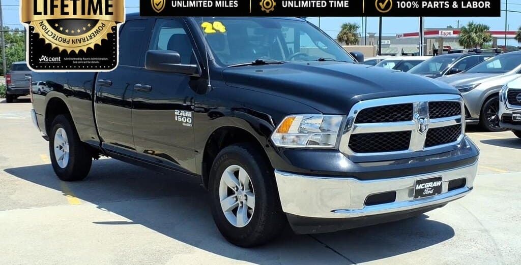 2024 RAM 1500 Classic SLT thumbnail 3