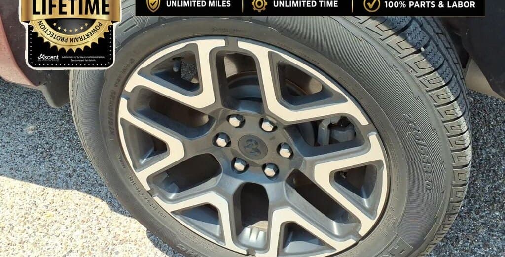 2025 RAM 1500 Laramie thumbnail 8