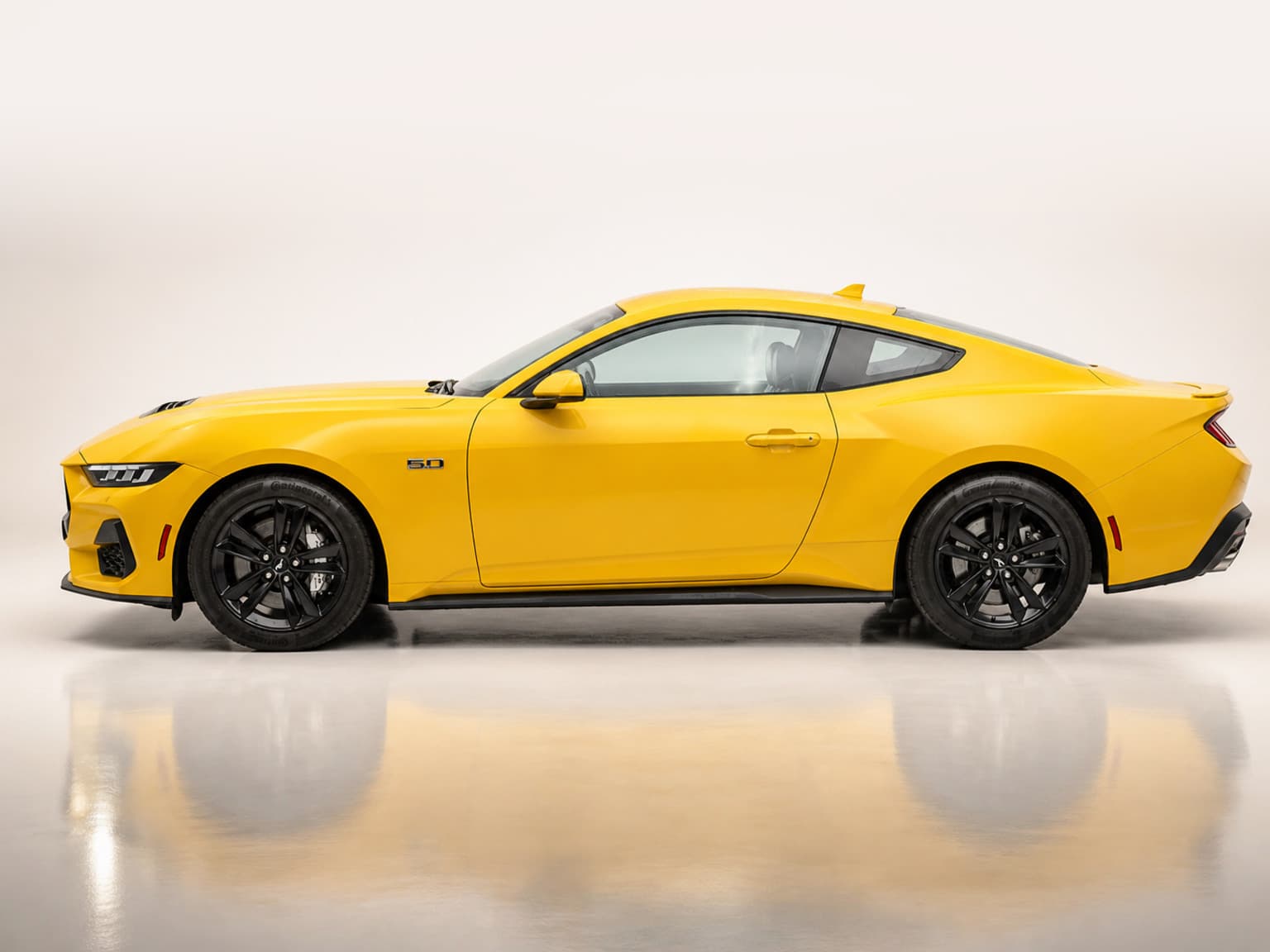 2024 Ford Mustang GT Premium thumbnail 3