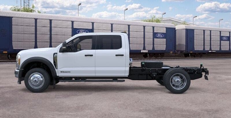 2026 Ford F-450 Base thumbnail 3