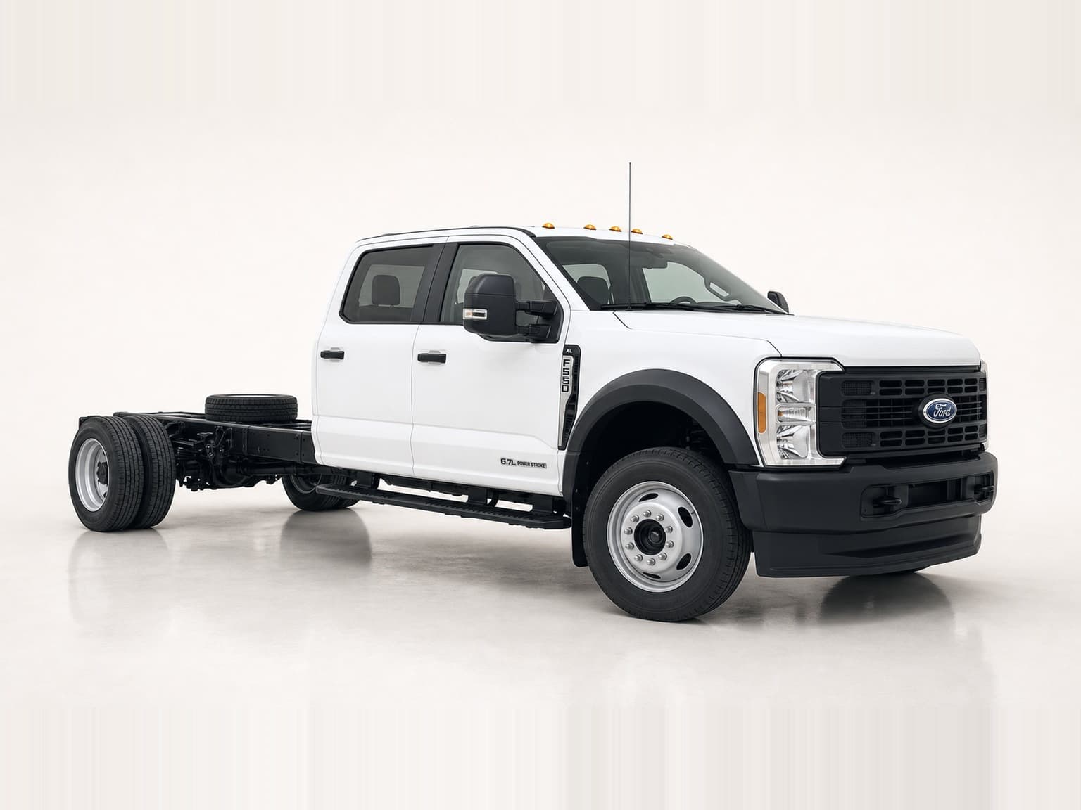 2026 Ford Chassis Cab F-550 XL thumbnail 3