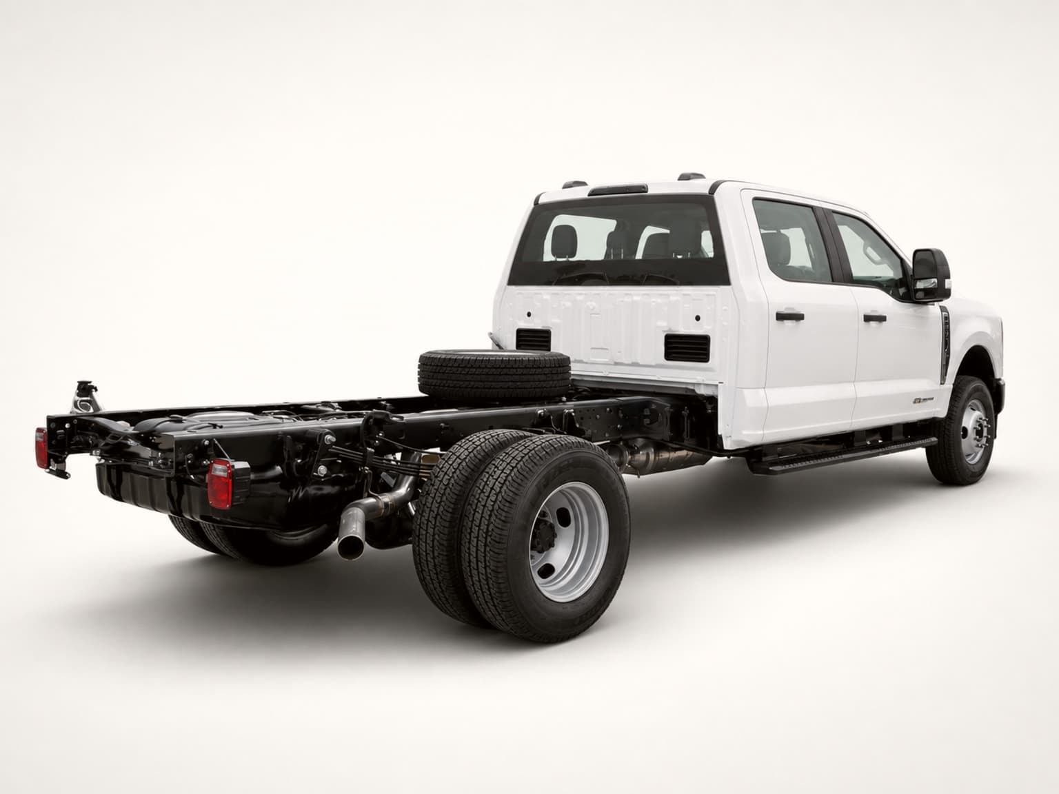2026 Ford Chassis Cab F-350 XL thumbnail 3
