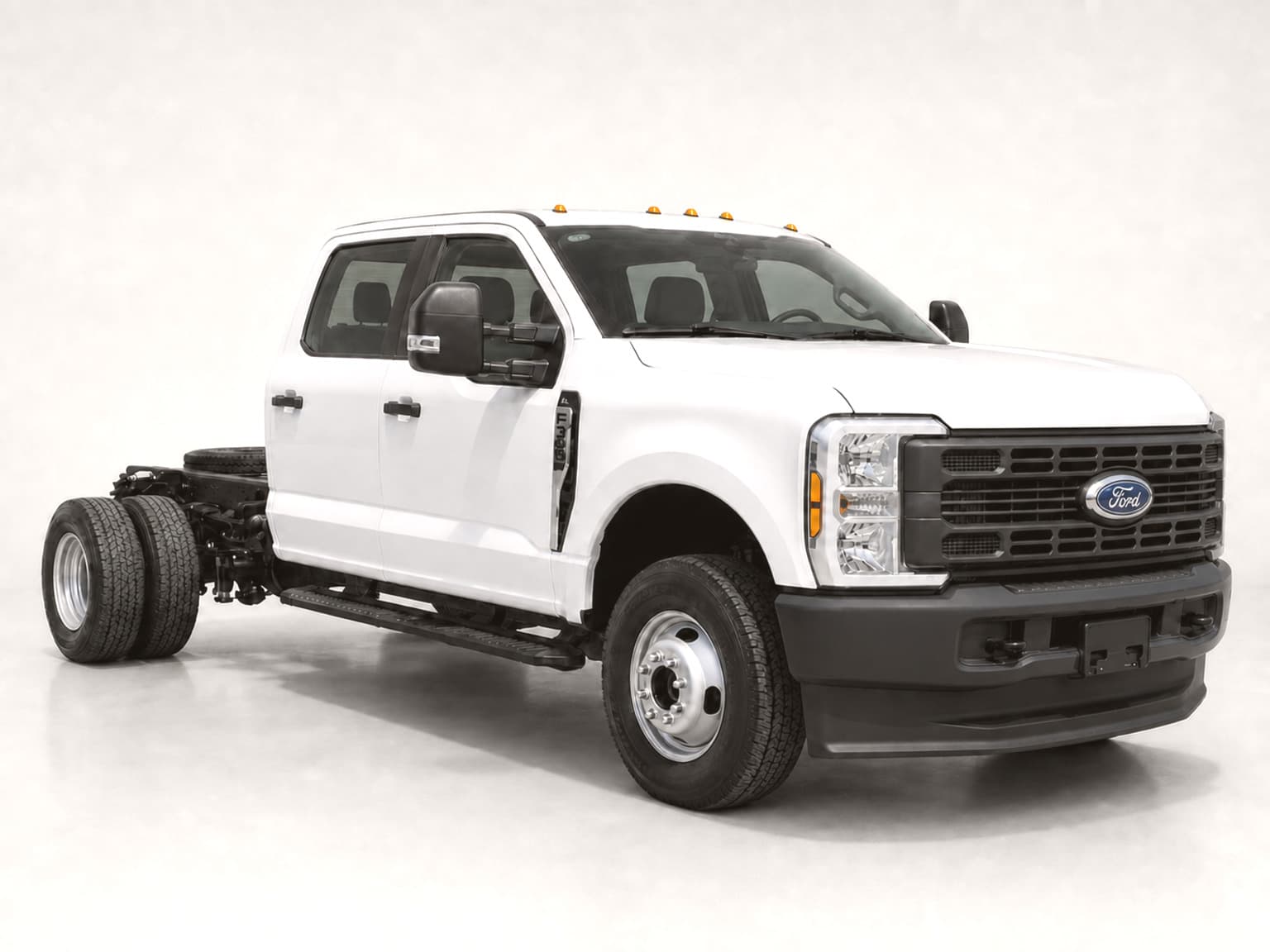2026 Ford Chassis Cab F-350 XL thumbnail 4