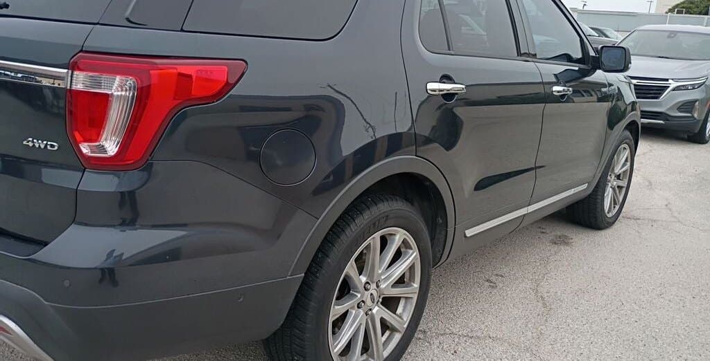 2017 Ford Explorer Limited thumbnail 9