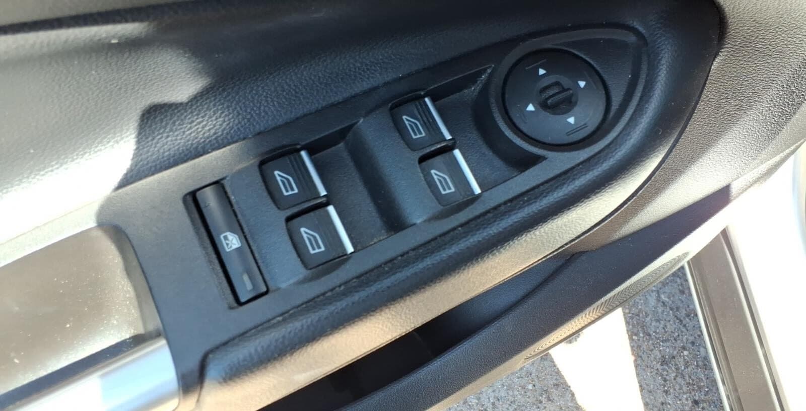 2019 Ford Escape Titanium thumbnail 11