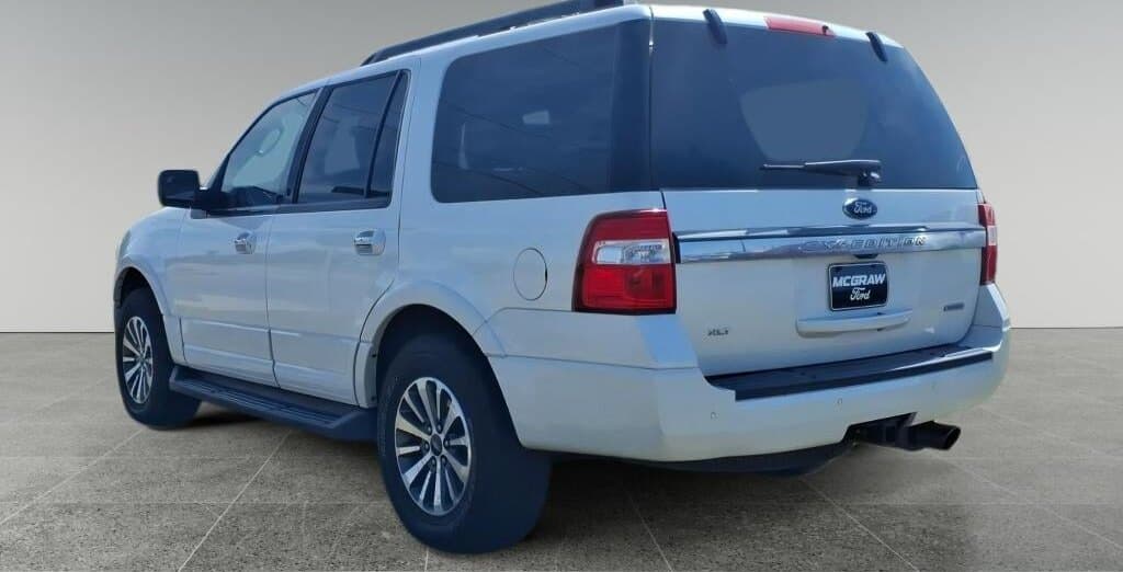 2017 Ford Expedition XLT thumbnail 3