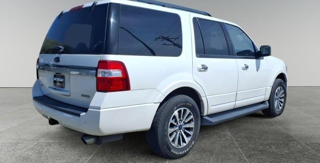 2017 Ford Expedition XLT thumbnail 6