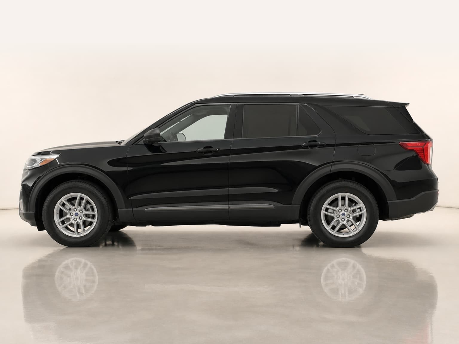 2026 Ford Explorer Active RWD thumbnail 3