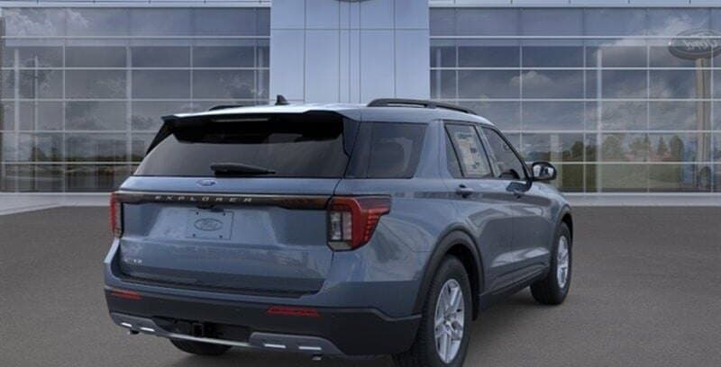 2026 Ford Explorer Active thumbnail 8