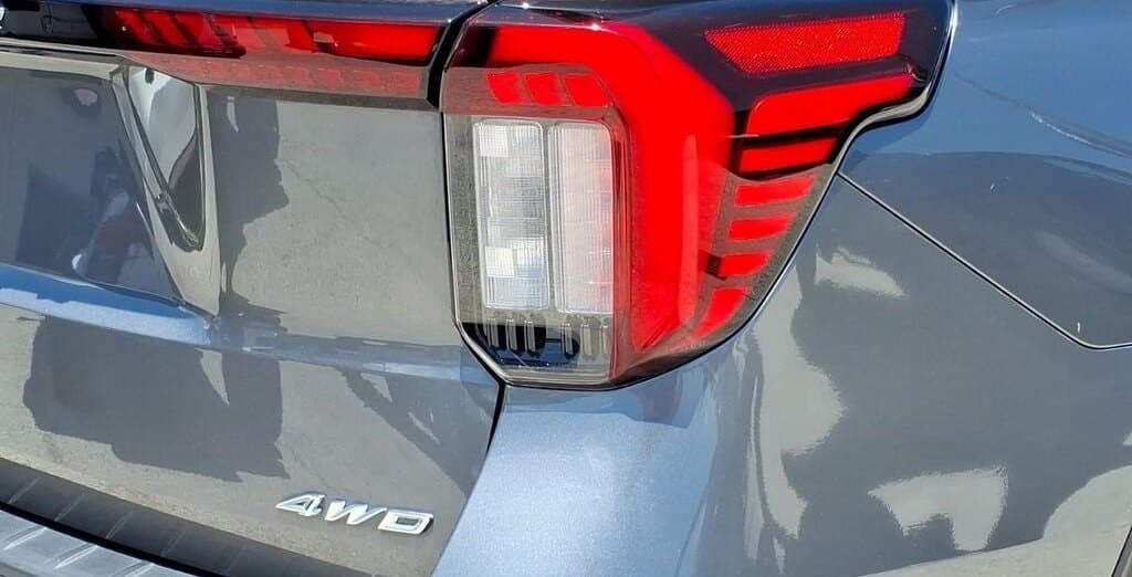 2025 Ford Explorer Active thumbnail 10