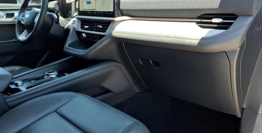 2025 Ford Explorer Active thumbnail 11