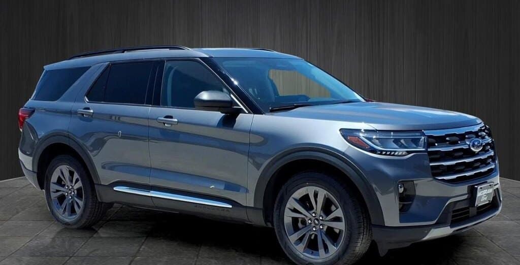 2025 Ford Explorer Active thumbnail 3