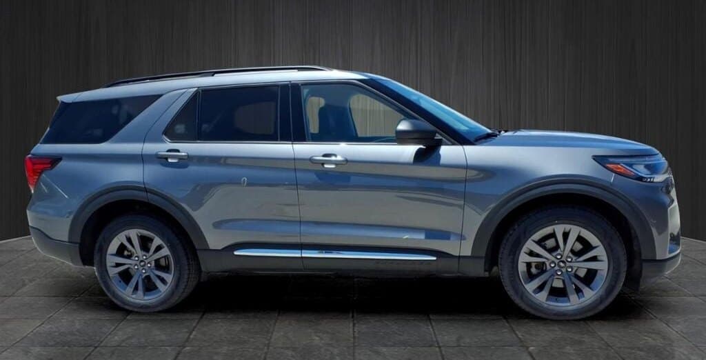 2025 Ford Explorer Active thumbnail 4