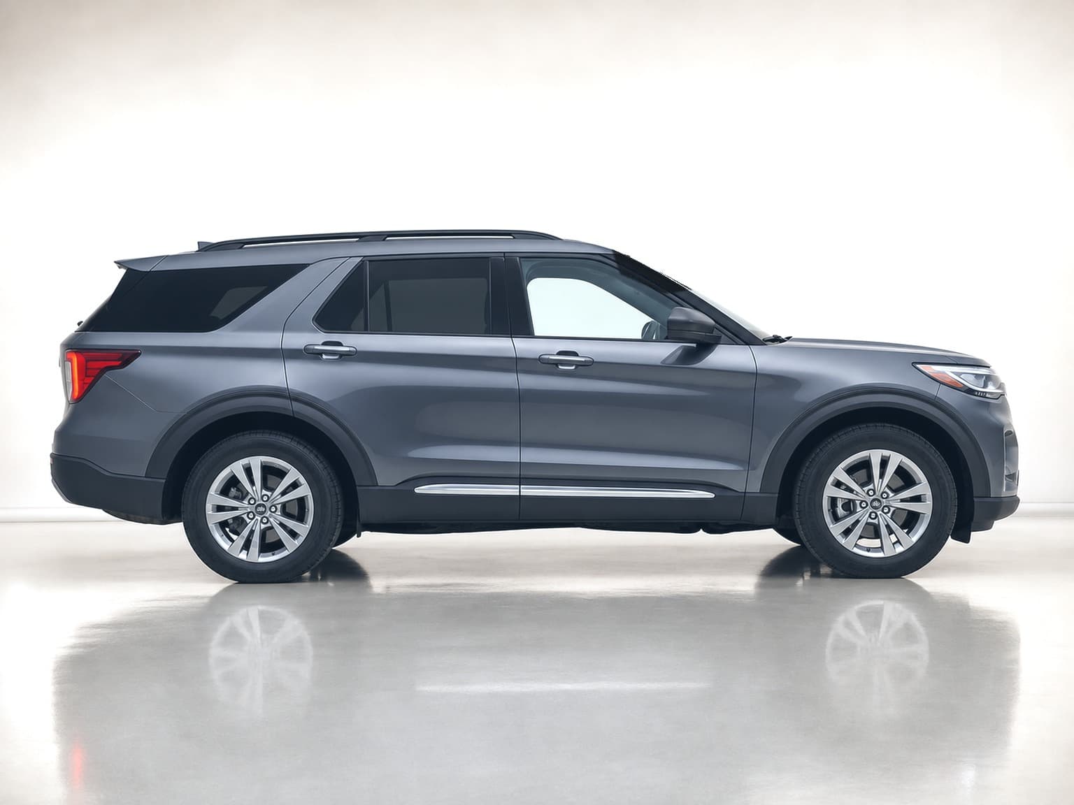 2025 Ford Explorer Active thumbnail 4