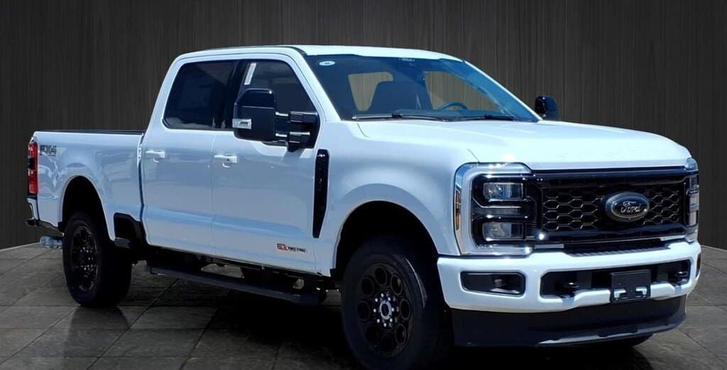 2026 Ford Super Duty F-250 Lariat thumbnail 3