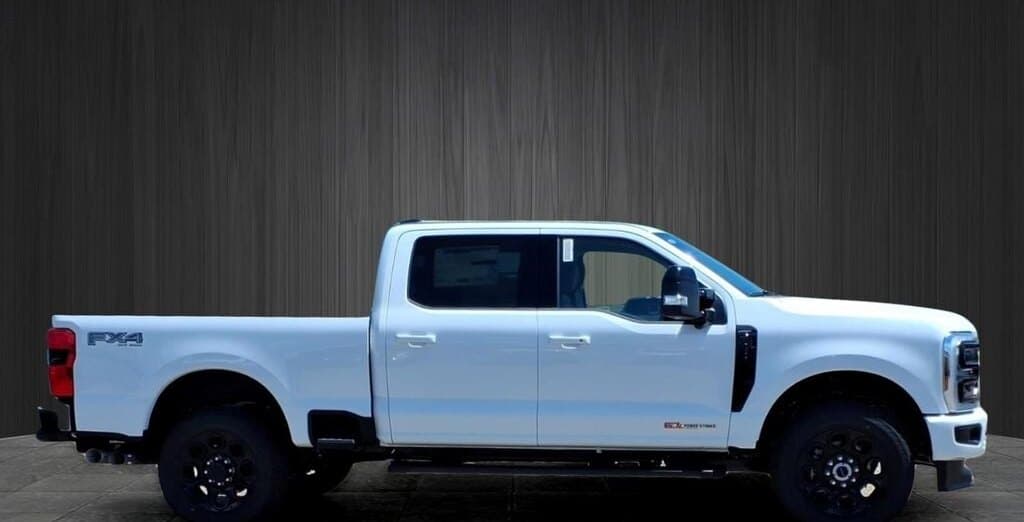 2026 Ford Super Duty F-250 Lariat thumbnail 4
