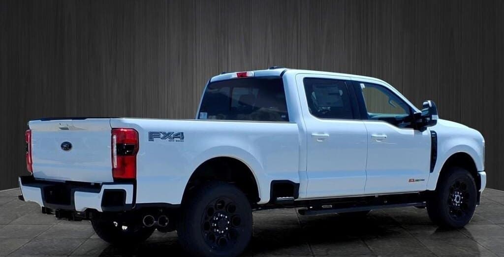 2026 Ford Super Duty F-250 Lariat thumbnail 5