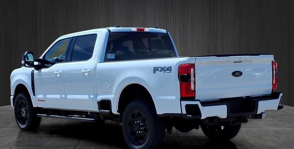 2026 Ford Super Duty F-250 Lariat thumbnail 6