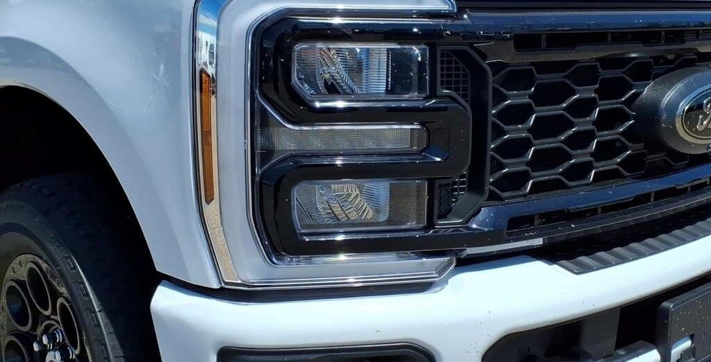 2026 Ford Super Duty F-250 Lariat thumbnail 9