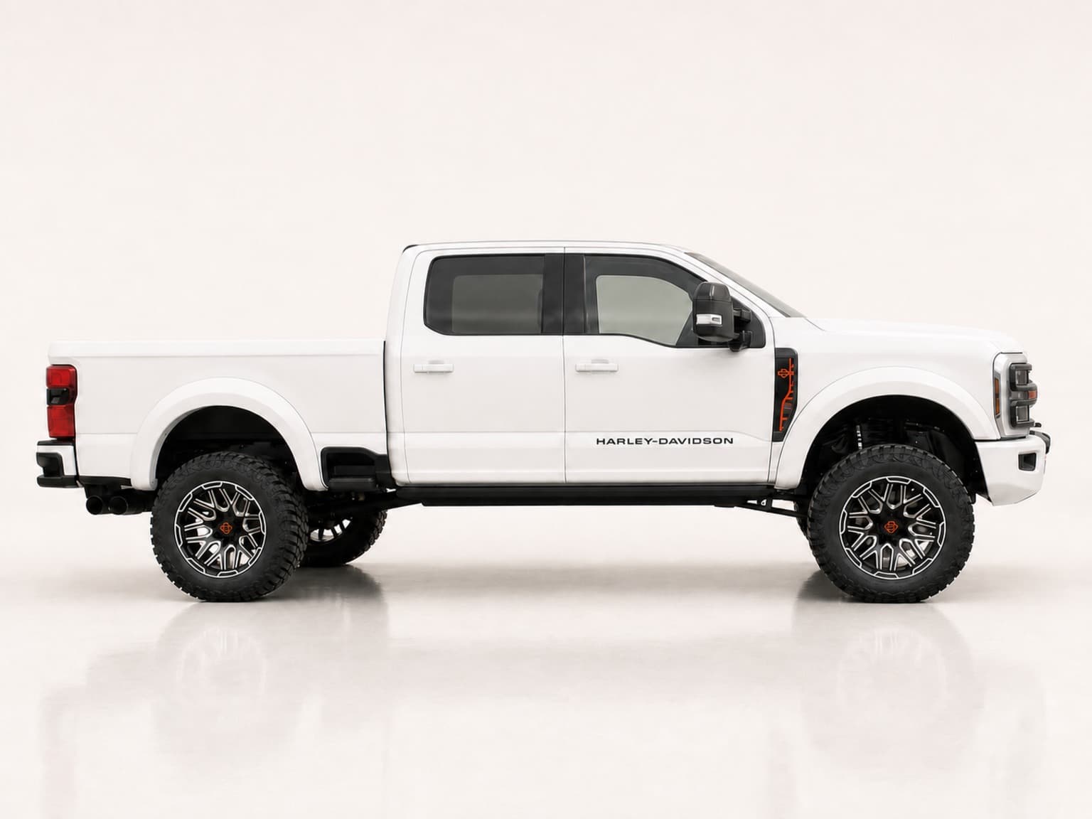 2026 Ford Super Duty F-250 Lariat Harley-Davidson Edition thumbnail 3