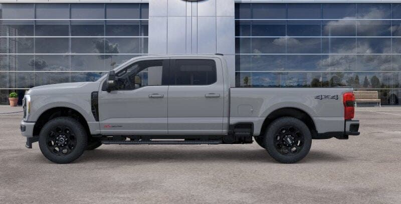 2026 Ford Super Duty F-250 Lariat thumbnail 3