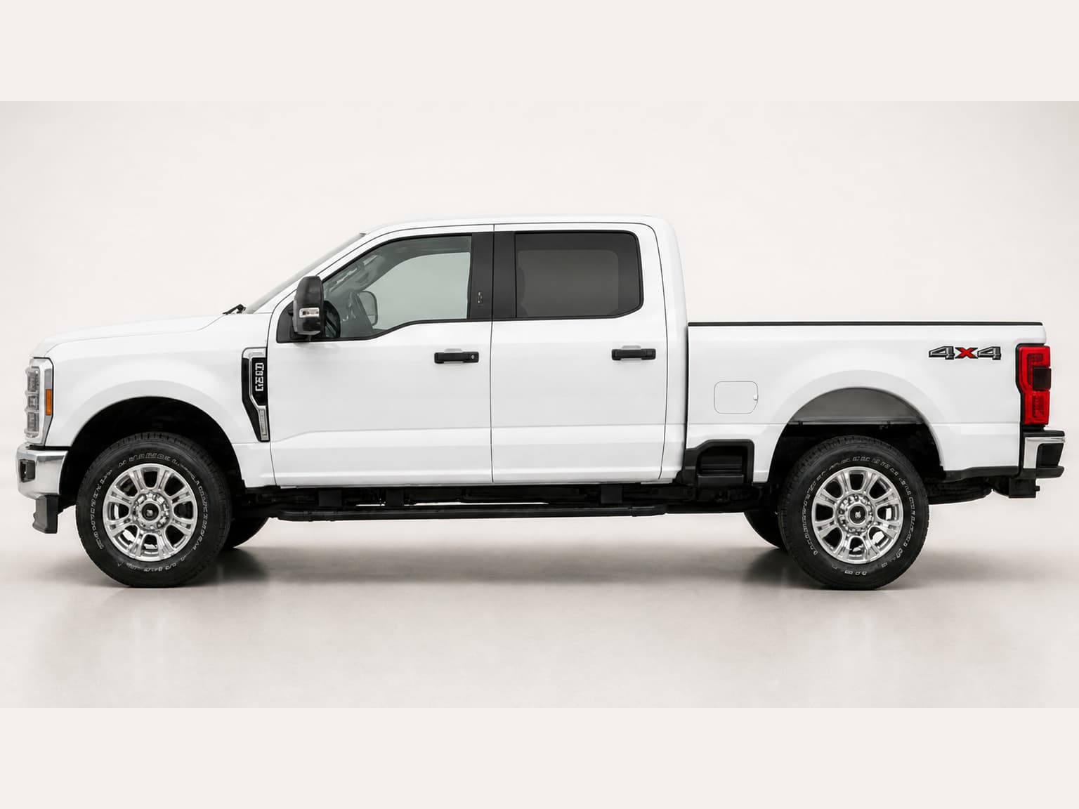2026 Ford Super Duty F-250 XLT thumbnail 4