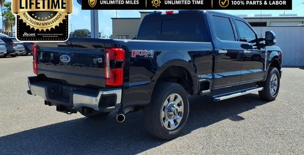 2023 Ford F-250 LARIAT thumbnail 4