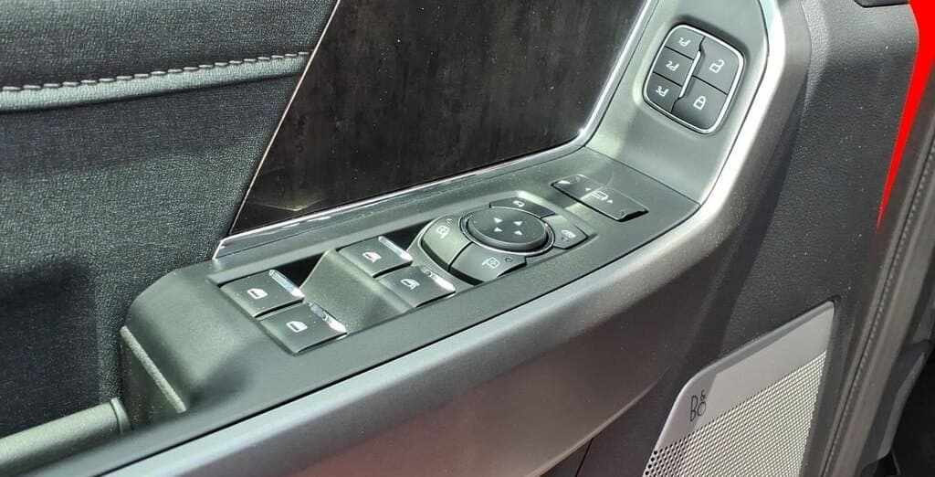 2026 Ford Super Duty F-250 Lariat thumbnail 11