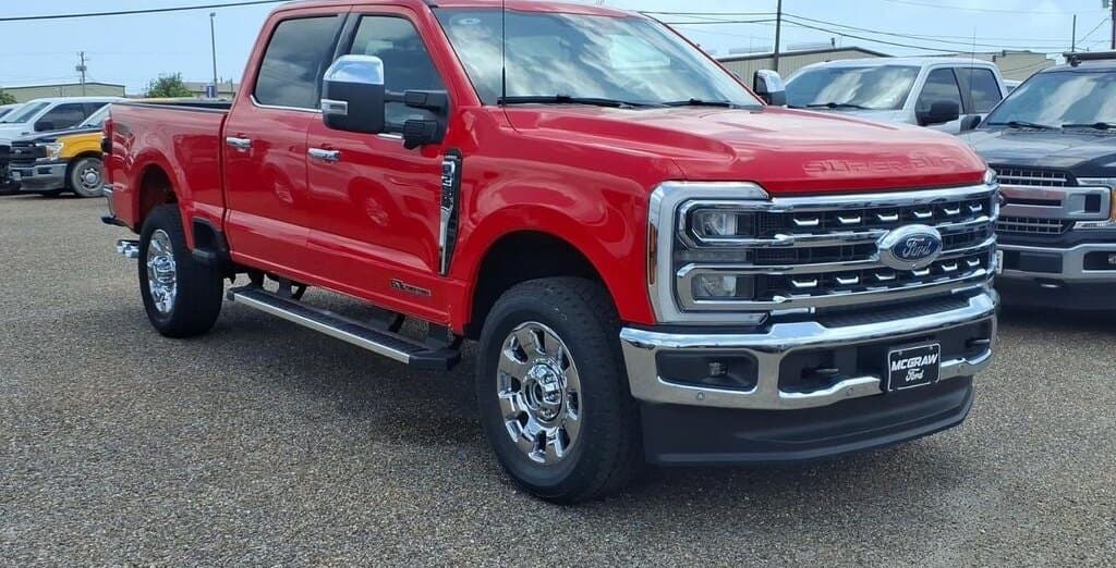 2026 Ford Super Duty F-250 Lariat thumbnail 4