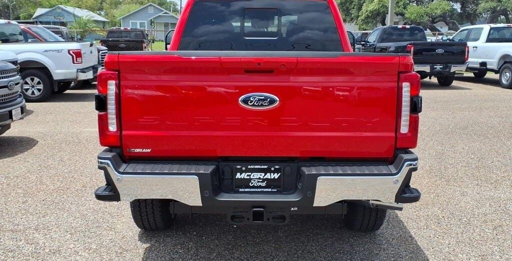 2026 Ford Super Duty F-250 Lariat thumbnail 5