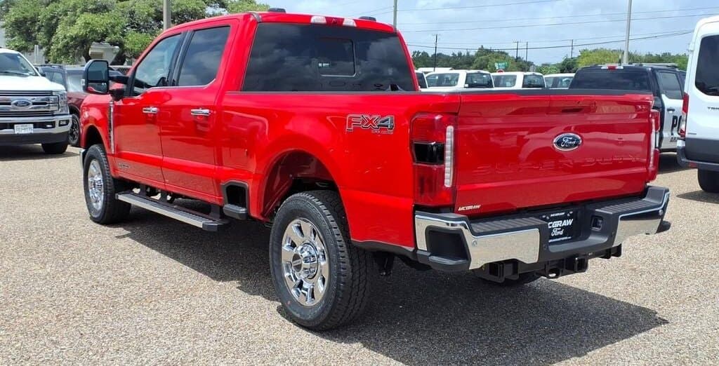 2026 Ford Super Duty F-250 Lariat thumbnail 6