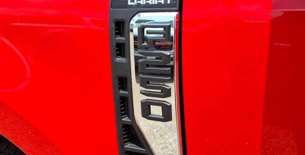 2026 Ford Super Duty F-250 Lariat thumbnail 9