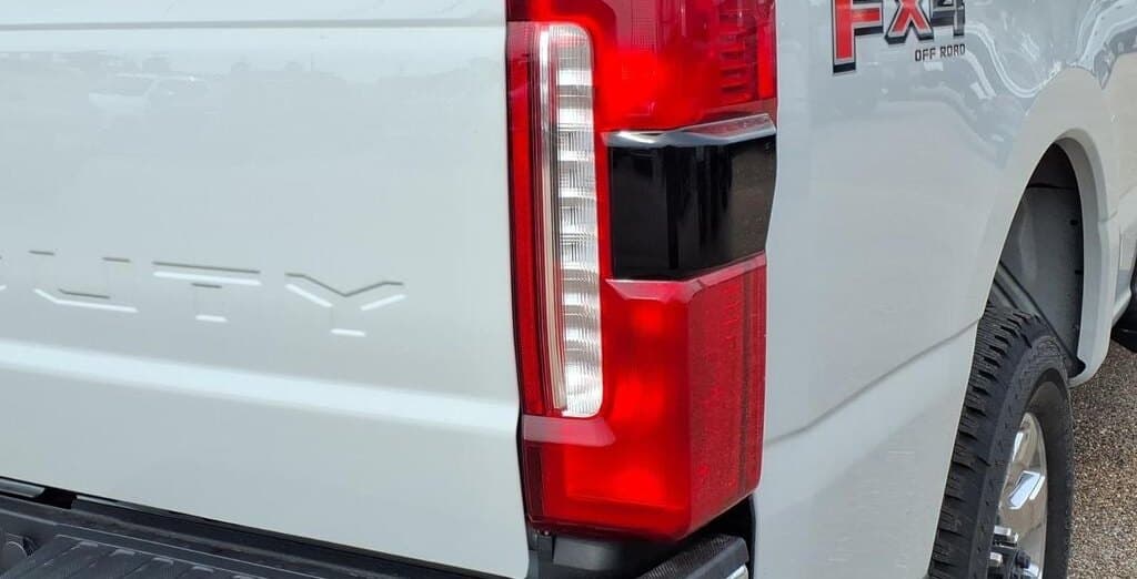 2026 Ford Super Duty F-350 Lariat thumbnail 10