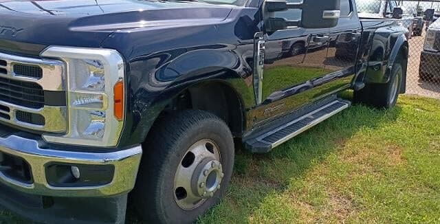2023 Ford F-350 XLT thumbnail 3