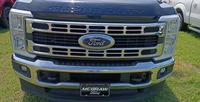2023 Ford F-350 XLT thumbnail 4
