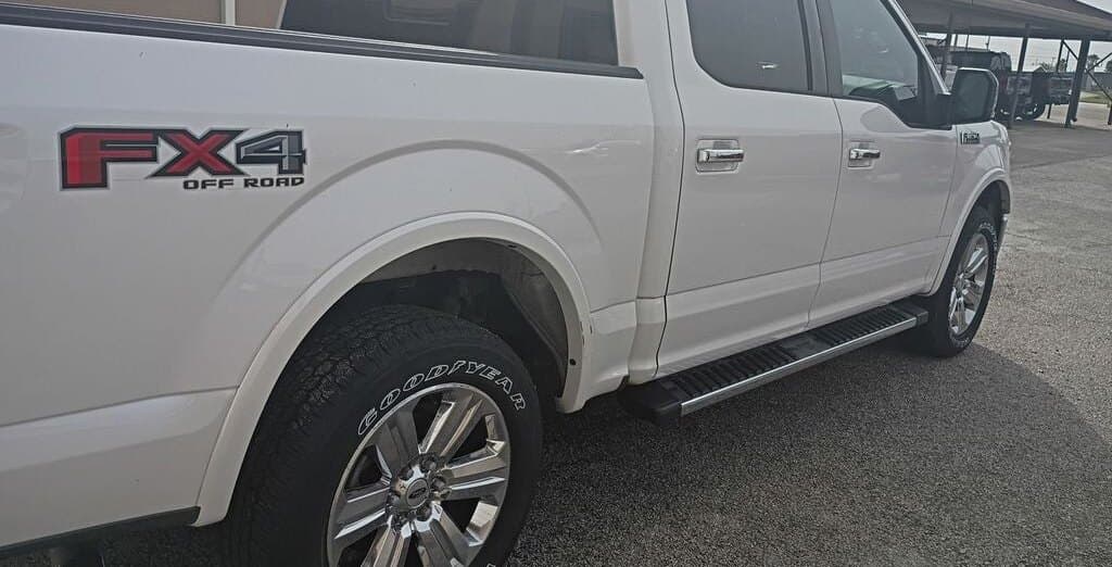 2018 Ford F-150 LARIAT thumbnail 4