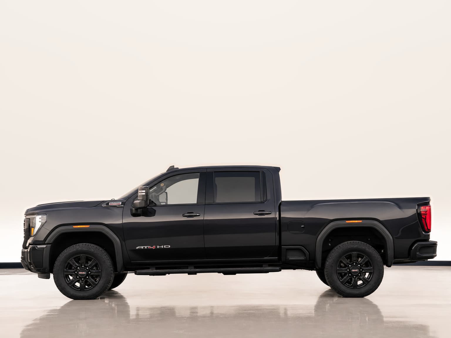 2025 GMC Sierra AT4 thumbnail 4