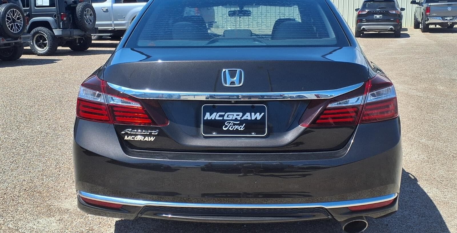 2017 Honda Accord LX thumbnail 4