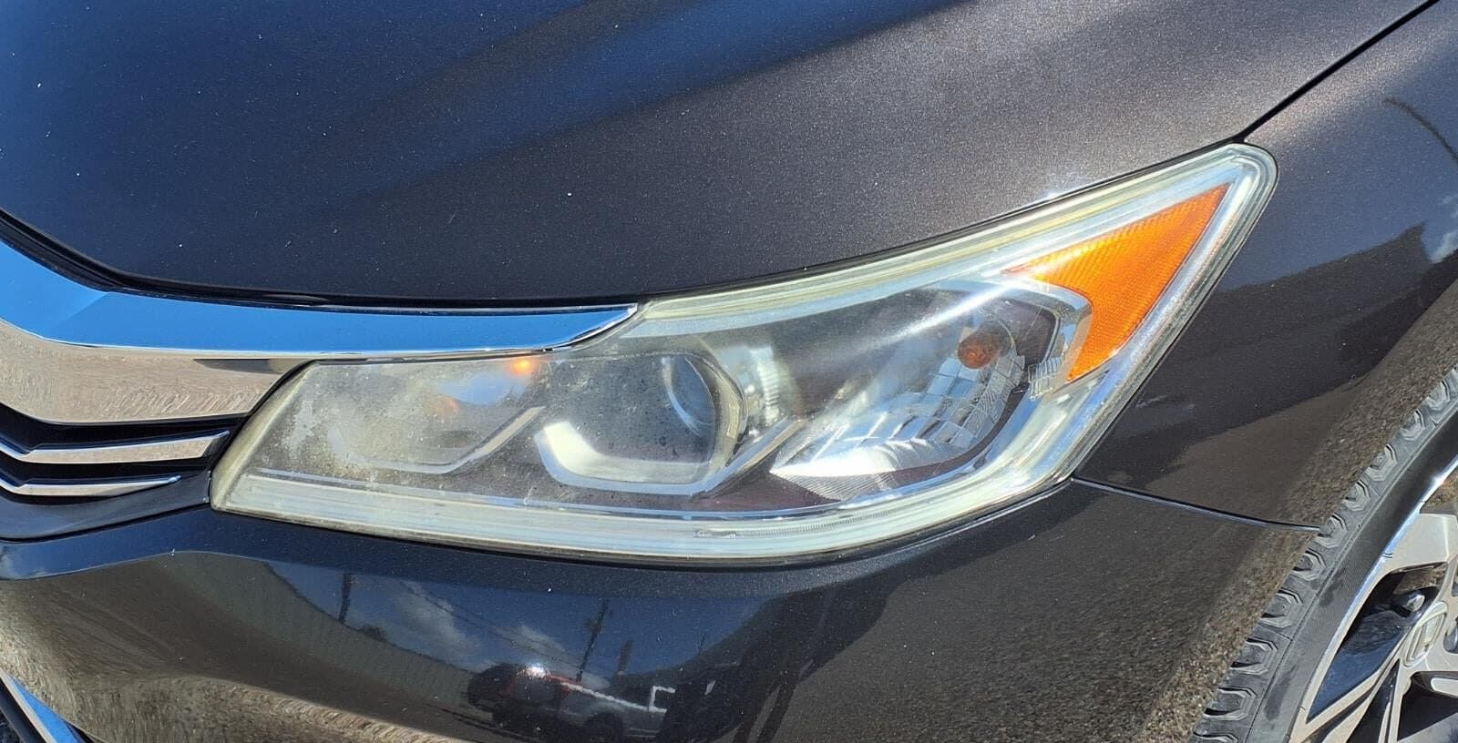 2017 Honda Accord LX thumbnail 6