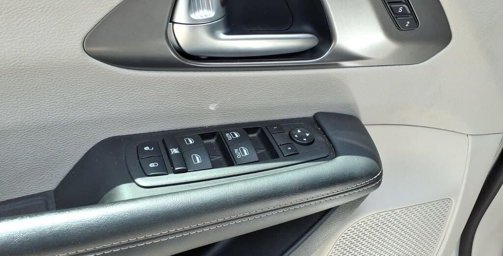 2023 Chrysler Pacifica Touring L thumbnail 9