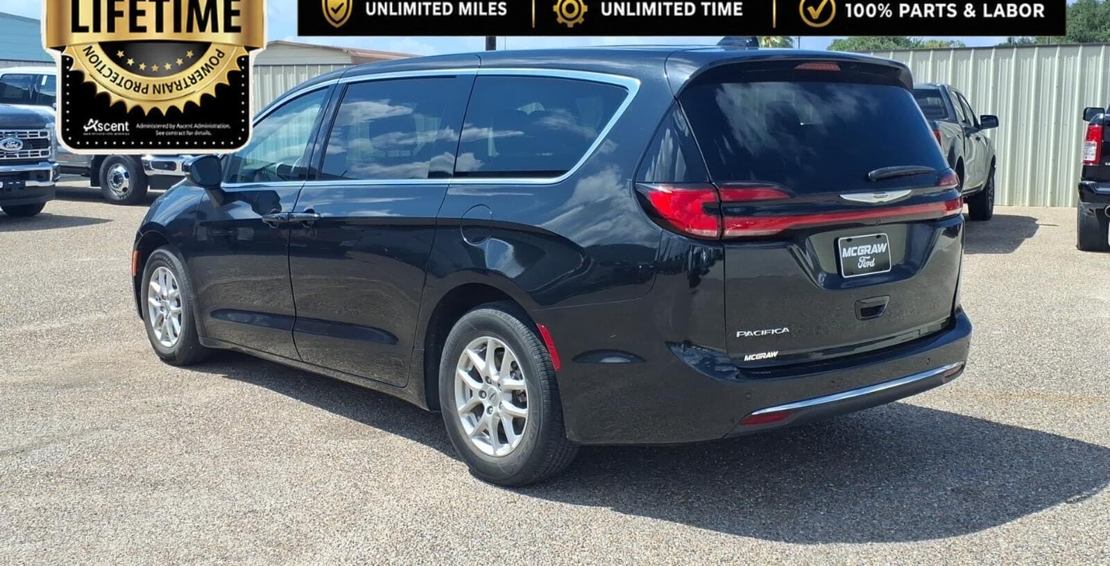 2023 Chrysler Pacifica Touring L thumbnail 3