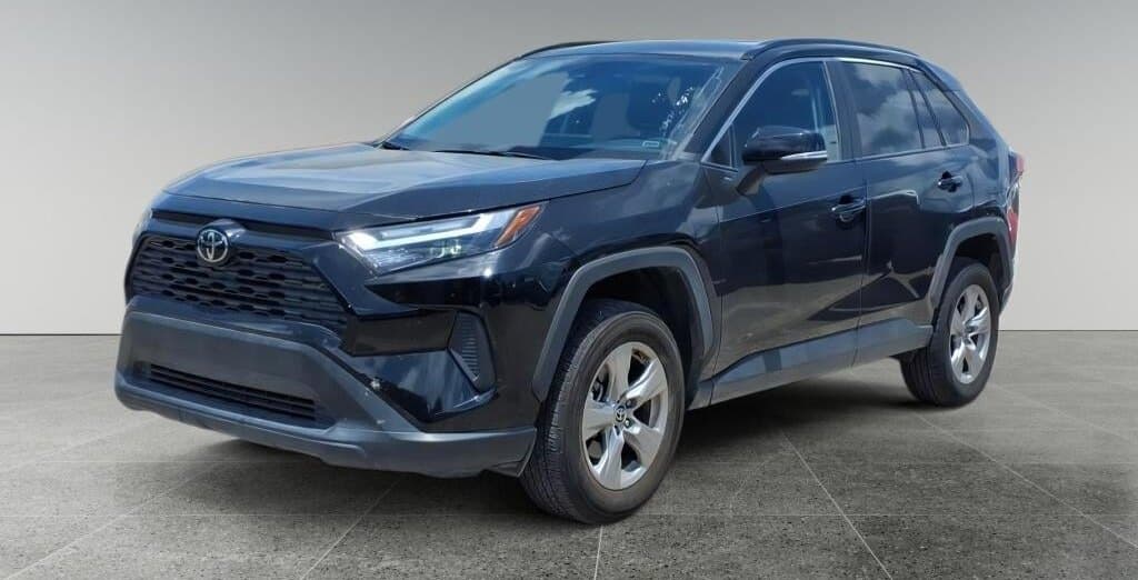 2025 Toyota RAV4 XLE, photo 1 of 12
