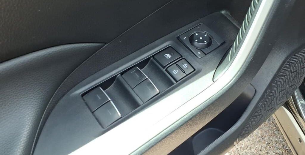 2025 Toyota RAV4 XLE thumbnail 11