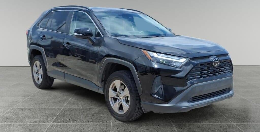 2025 Toyota RAV4 XLE thumbnail 4