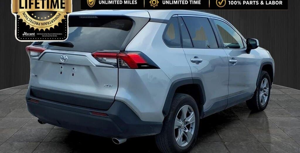 2024 Toyota RAV4 XLE thumbnail 5