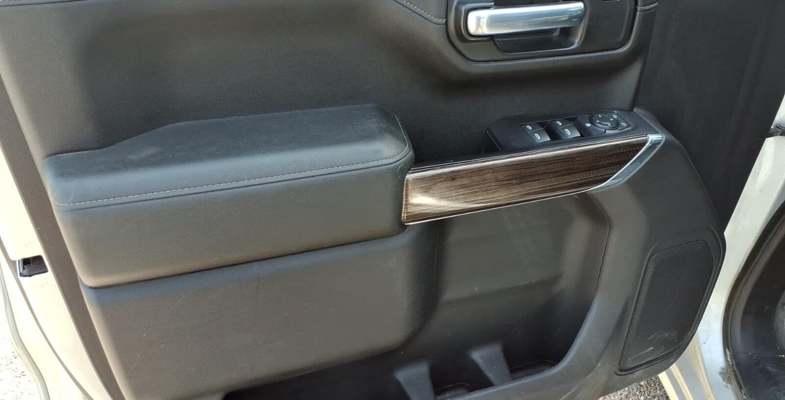 2020 Chevrolet Silverado LT thumbnail 11