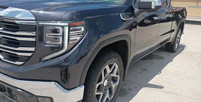 2023 GMC Sierra SLT thumbnail 3