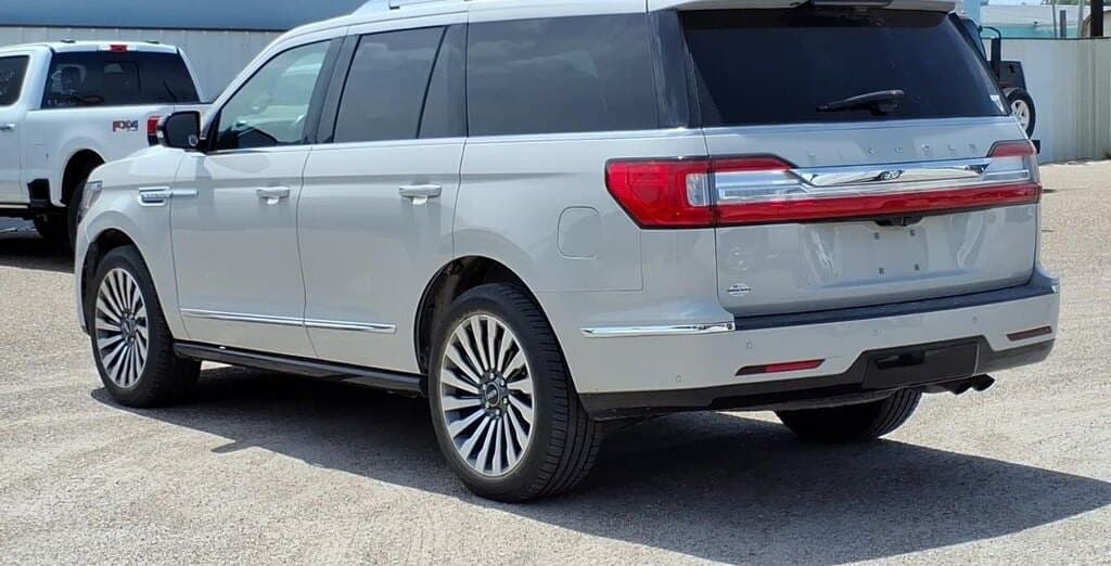 2021 Lincoln Navigator Reserve thumbnail 3